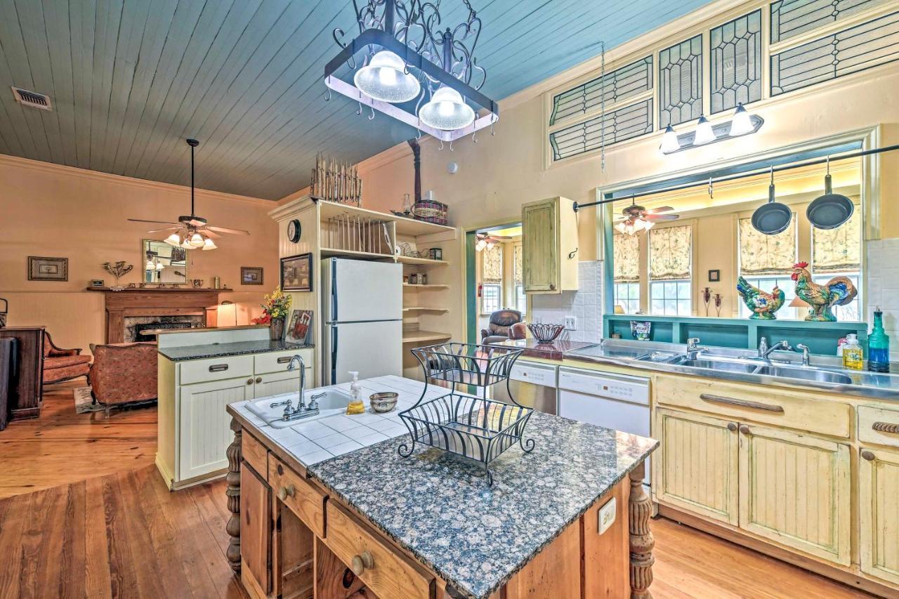 The Lilly House Historic Glen Rose Home With Porch! Exterior photo
